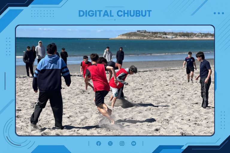 Estudiantes secundarios participando en los Interescolares de Playa en Puerto Madryn