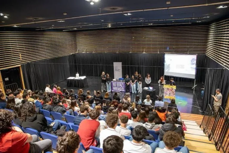 Estudiantes de escuelas secundarias participan del concurso audiovisual Camino a la Igualdad de Género en Comodoro Rivadavia
