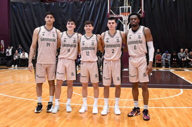 Gimnasia y Esgrima de Comodoro Rivadavia en partido de básquet