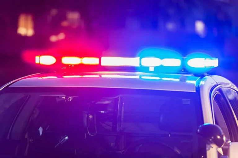 Auto estacionado en un paraje rural de Oberá donde fue hallada una pareja sin vida