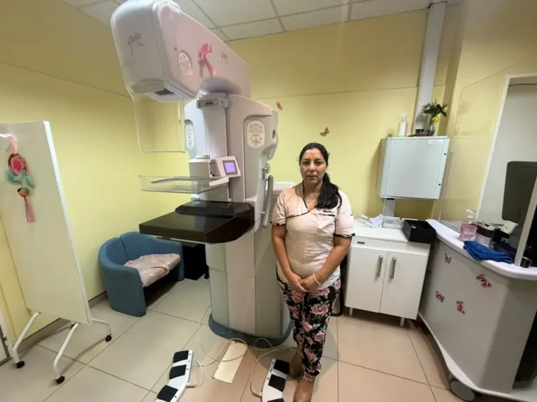 Sala de mamografía del Hospital Regional de Comodoro Rivadavia durante la campaña Octubre Rosa