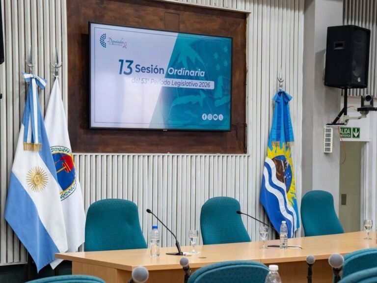 Sesión de la Legislatura de Santa Cruz interrumpida por protesta del SIPGER