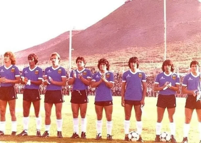 Diego Armando Maradona durante un partido con la Selección Argentina en 1980