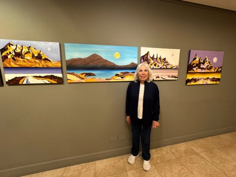 Obra abstracta geométrica de María Helena Felis en la muestra 