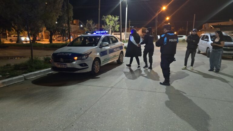 Móvil policial en Comodoro Rivadavia