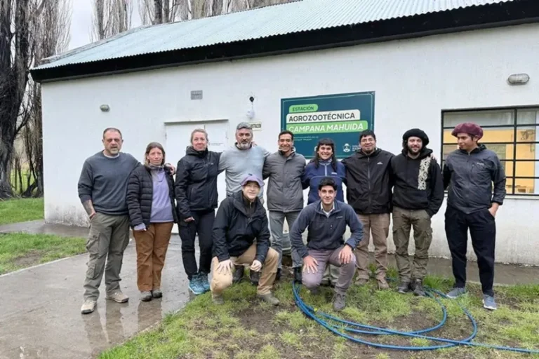 Reunión de productores ganaderos y equipos técnicos en la Estación Agrozootécnica Campana Mahuida, Neuquén
