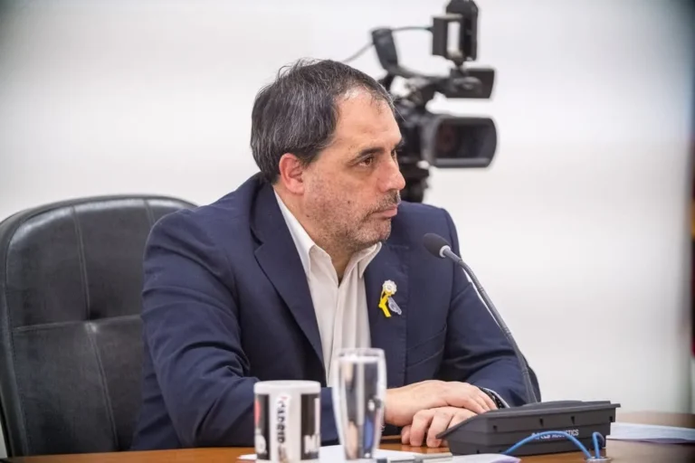 Maximiliano Sampaoli, viceintendente de Comodoro Rivadavia, durante una entrevista