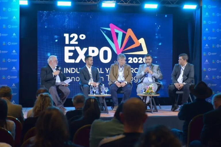 Adolfo Storni, gerente general de Capsa-Capex, durante su exposición en la Expo Industrial de Comodoro Rivadavia