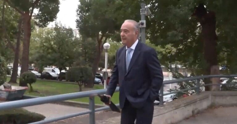 Carlos Iglesias de la Cueva, hermano del cantante Julio Iglesias