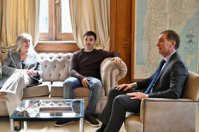 Gobernadores Ignacio Torres y Rolando Figueroa en reunión con funcionarios nacionales